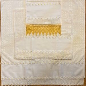 Decorated bath towel set